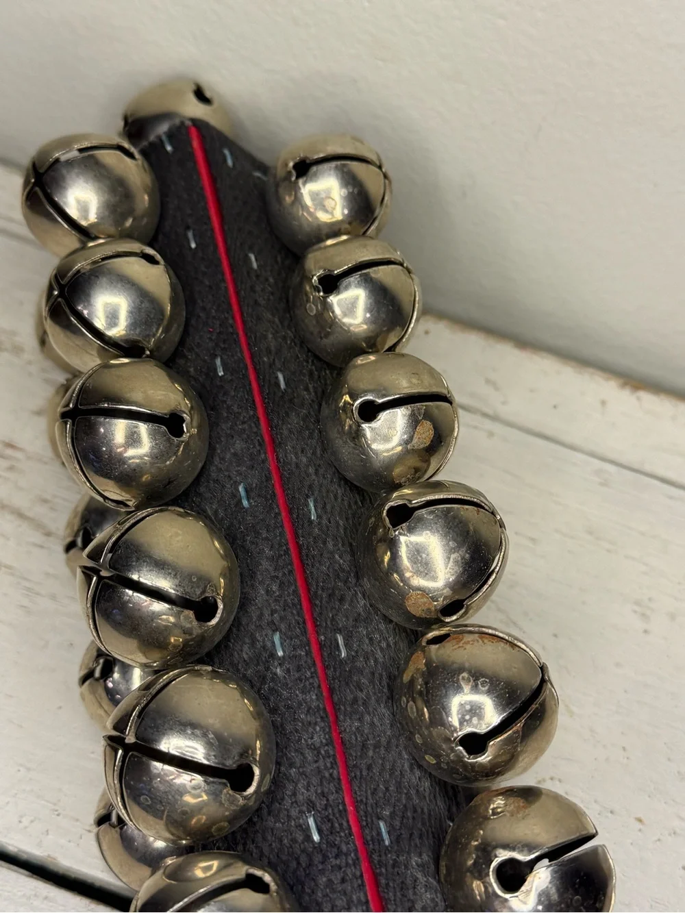 Ludwig LE97 Sleigh Bells, Holiday, Musical, Red, 25 Steel Jingle Bells, Heavy